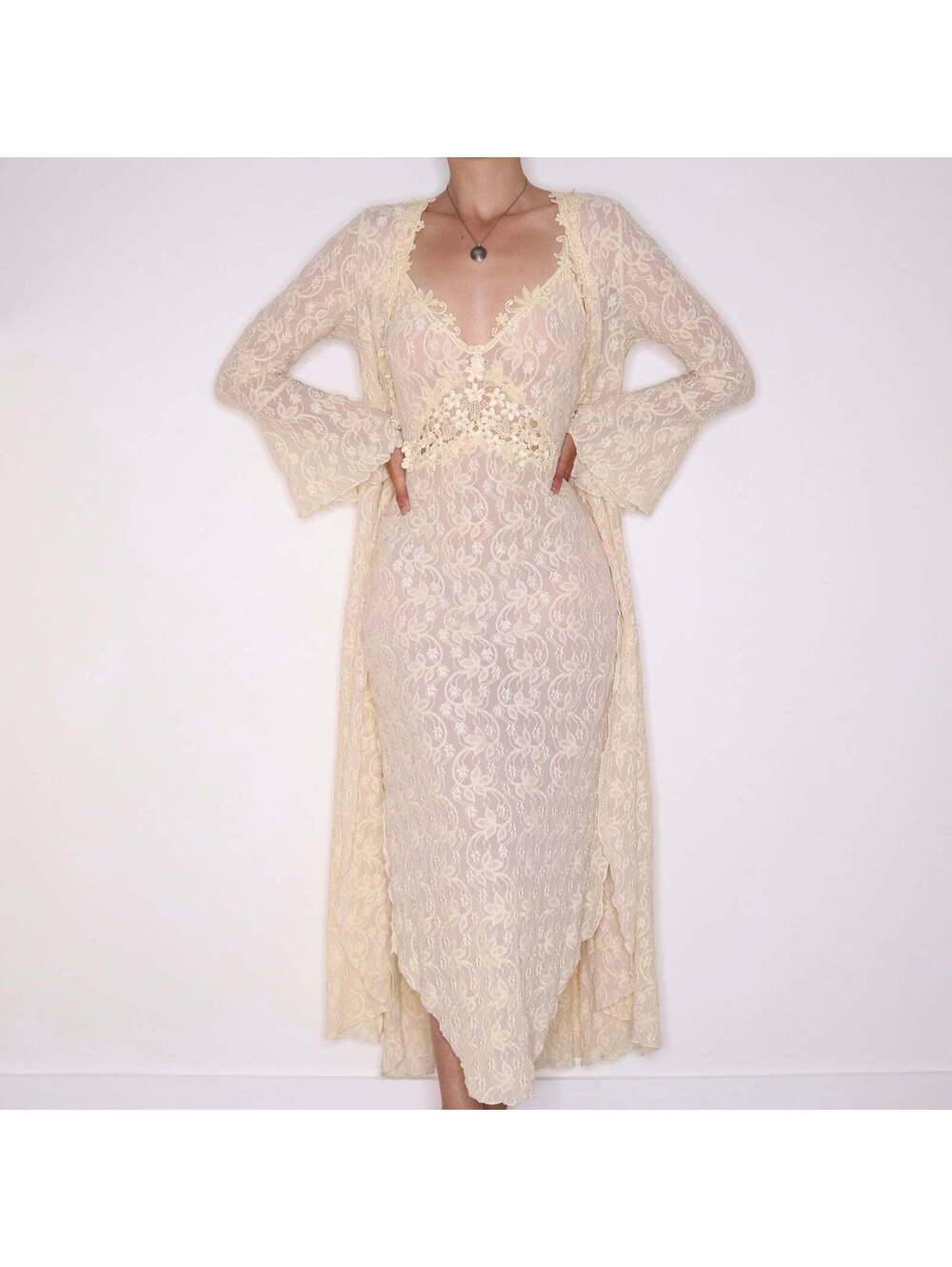 90s CLAIRE PETTIBONE Cream Lace Bridal Nightgown and Robe (M/L)